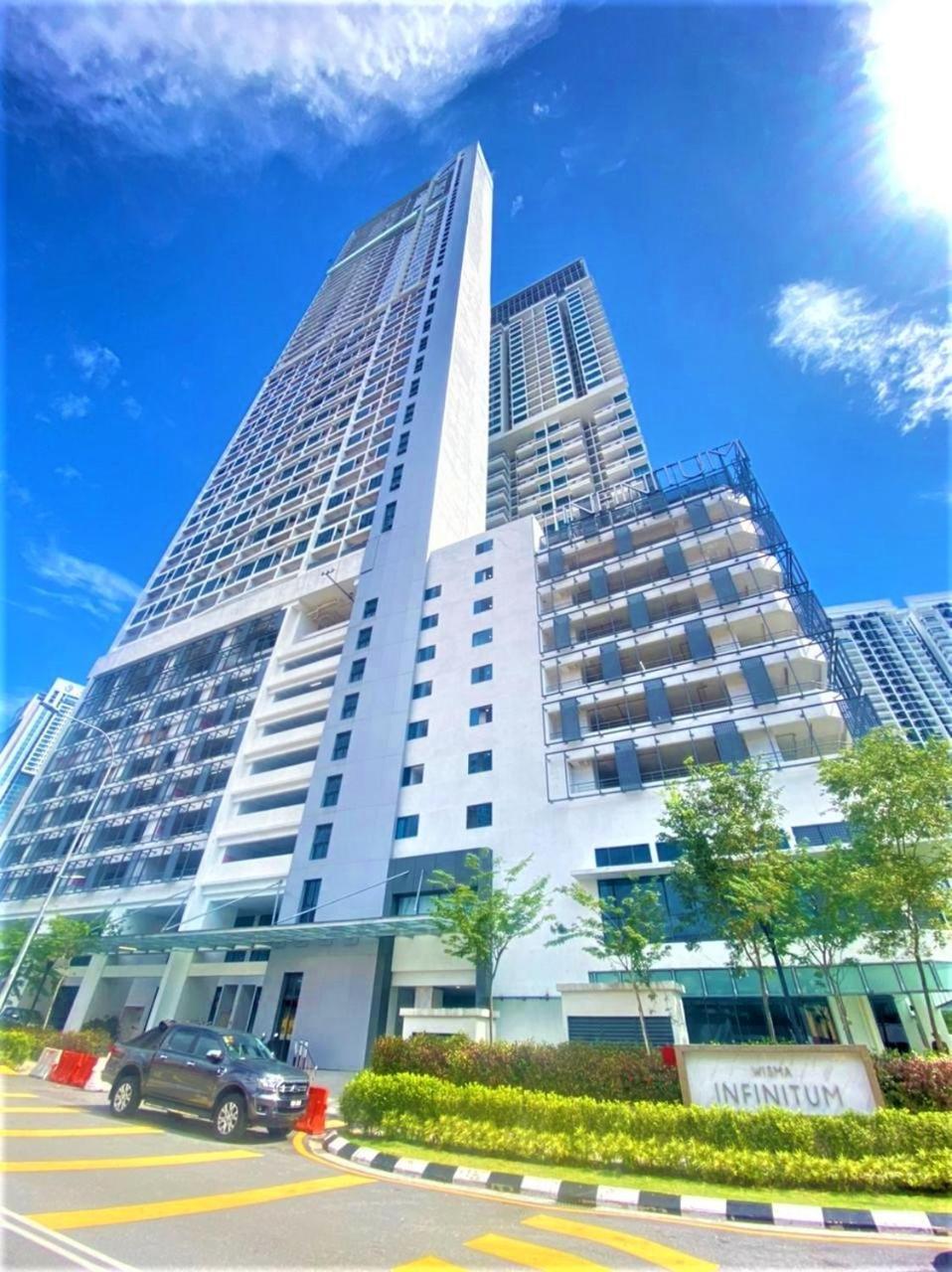 Klcc The Luxe Colony Skypool By Tasrifa * Kuala Lumpur